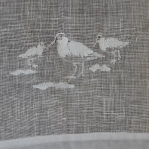 zoom-broderie-mouette-linge-ancien